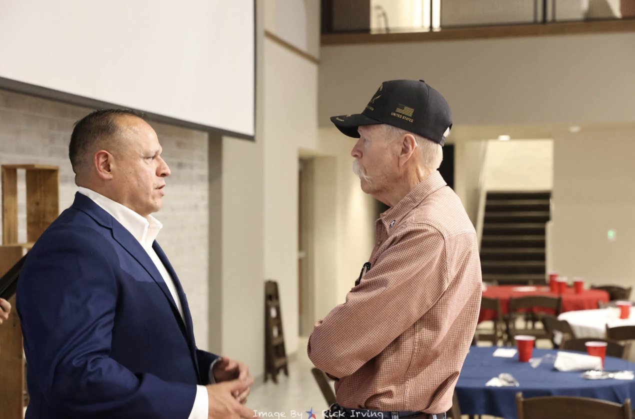 Eric Rush speaking with a veteran